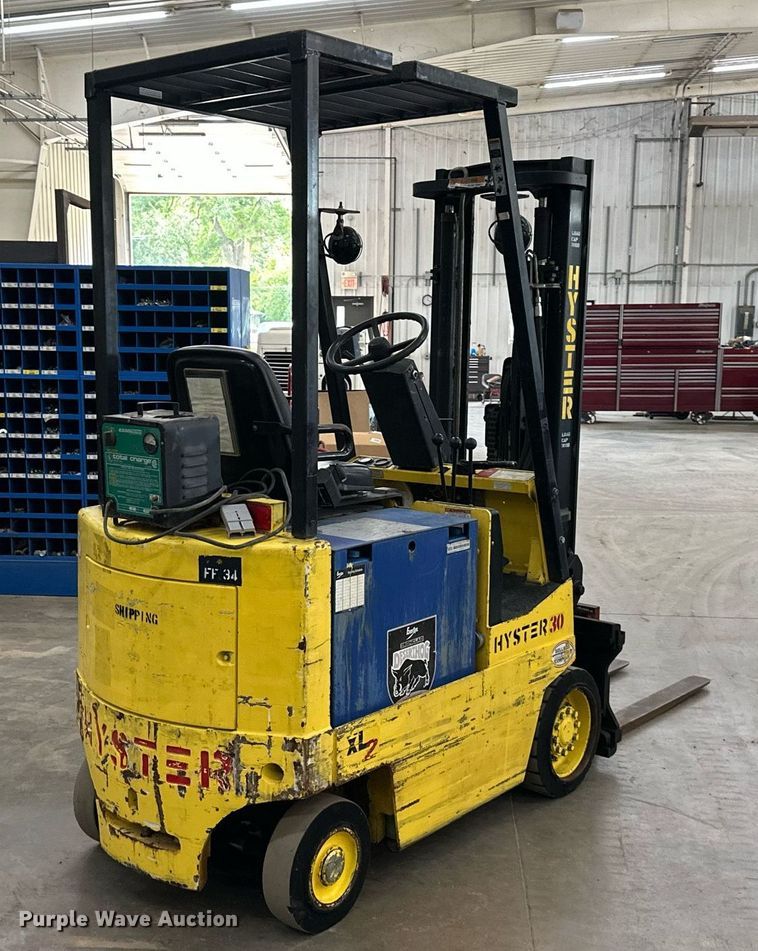 image for item LQ9018 Hyster  30XL2 forklift