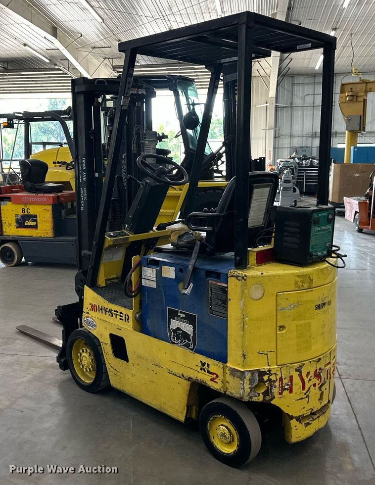 image for item LQ9018 Hyster  30XL2 forklift