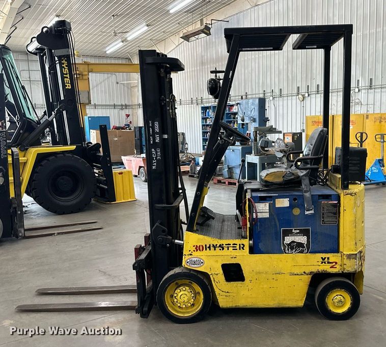 image for item LQ9018 Hyster  30XL2 forklift