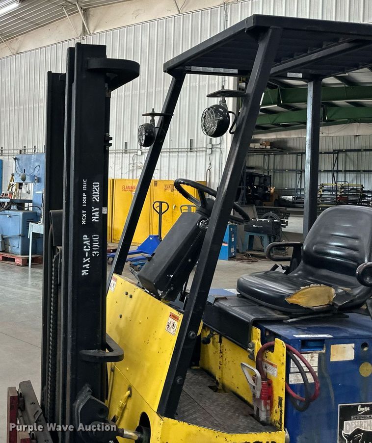 image for item LQ9018 Hyster  30XL2 forklift