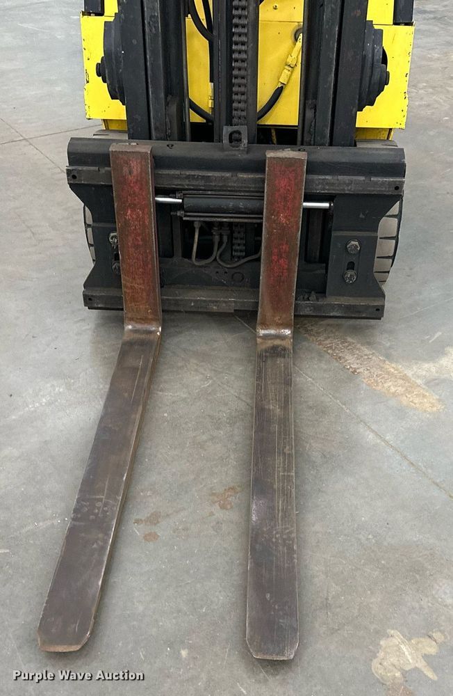 image for item LQ9018 Hyster  30XL2 forklift