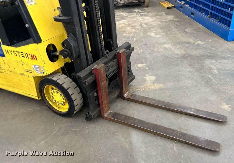 image for item LQ9018 Hyster  30XL2 forklift