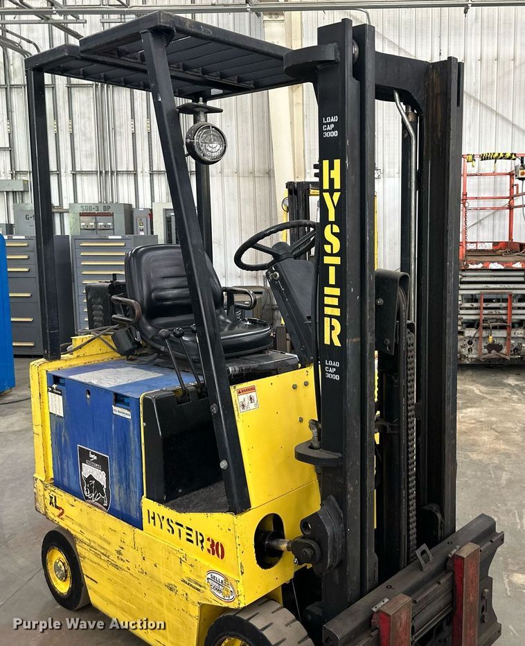 image for item LQ9018 Hyster  30XL2 forklift