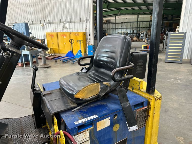 image for item LQ9018 Hyster  30XL2 forklift