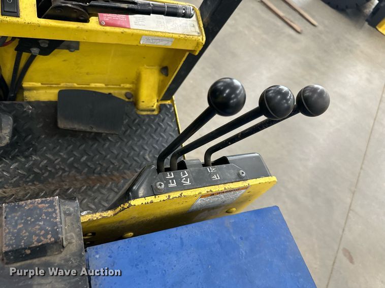 image for item LQ9018 Hyster  30XL2 forklift