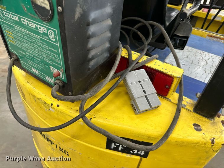 image for item LQ9018 Hyster  30XL2 forklift