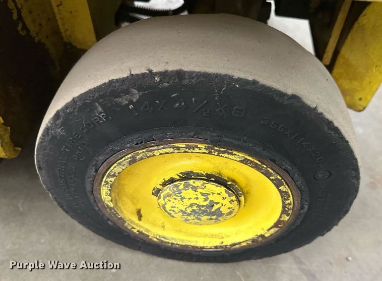 image for item LQ9018 Hyster  30XL2 forklift