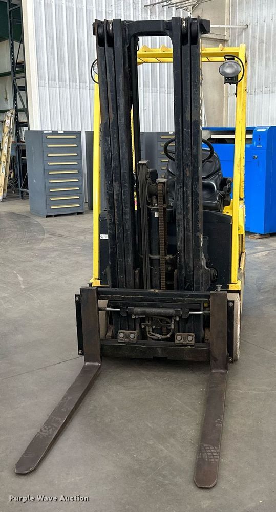 image for item LQ9019 Hyster  30 forklift