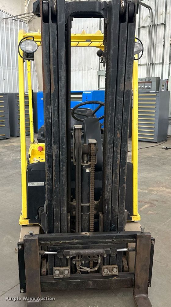 image for item LQ9019 Hyster  30 forklift