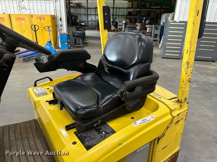 image for item LQ9019 Hyster  30 forklift