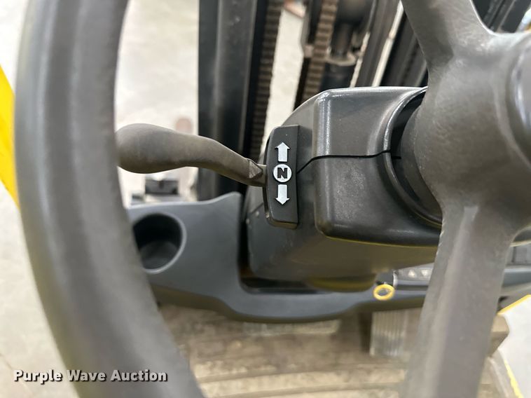 image for item LQ9019 Hyster  30 forklift