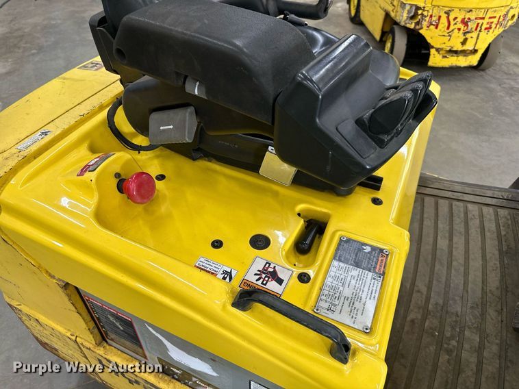 image for item LQ9019 Hyster  30 forklift