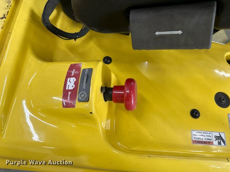 image for item LQ9019 Hyster  30 forklift