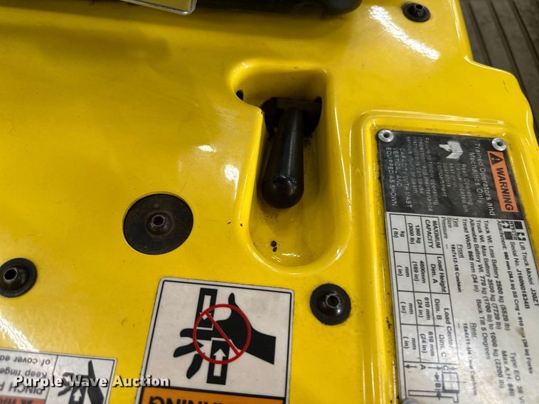 image for item LQ9019 Hyster  30 forklift