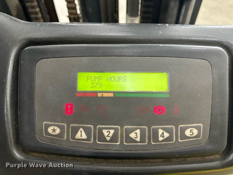 image for item LQ9019 Hyster  30 forklift