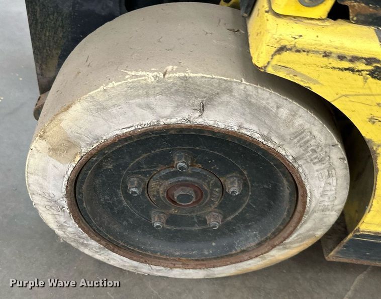 image for item LQ9019 Hyster  30 forklift