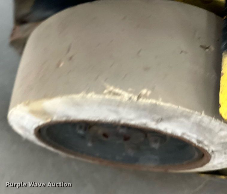 image for item LQ9019 Hyster  30 forklift