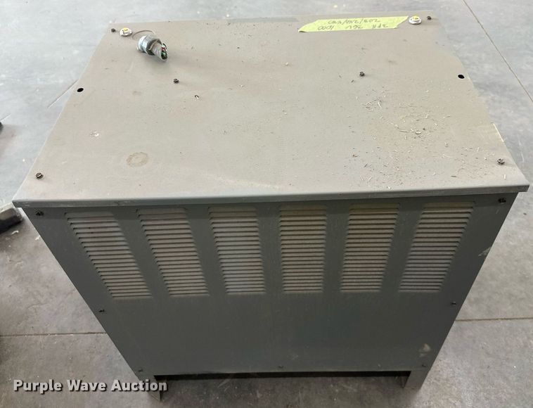 image for item LQ9019 Hyster  30 forklift