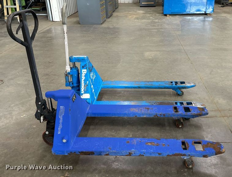 image for item LQ9022 (2) pallet jacks 