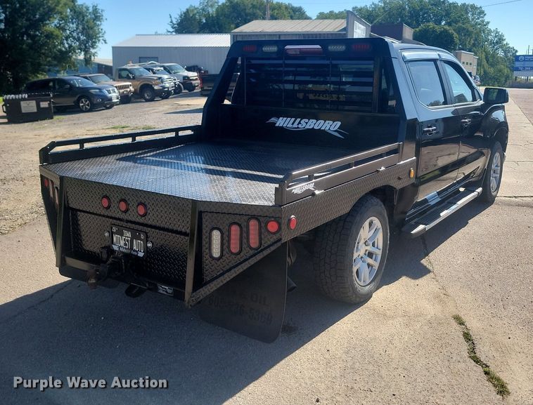 image for item LQ9097 2019 Chevrolet Silverado 1500  Crew Cab flatbed pickup truck