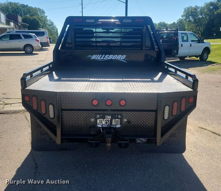 image for item LQ9097 2019 Chevrolet Silverado 1500  Crew Cab flatbed pickup truck