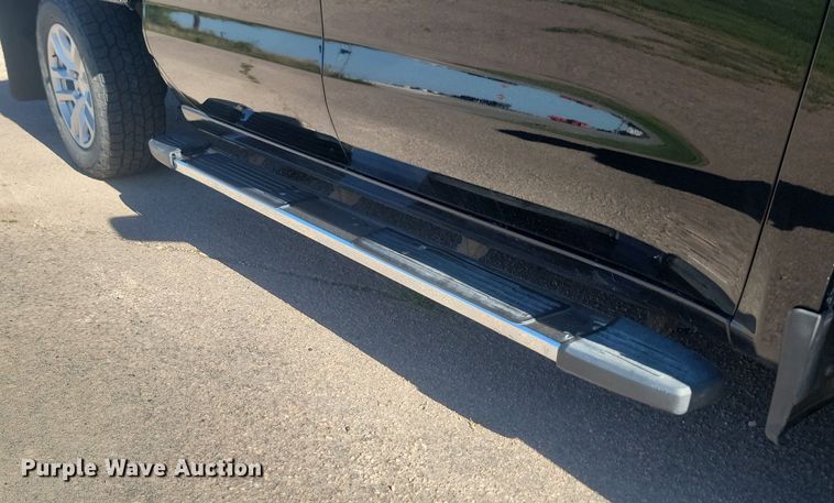 image for item LQ9097 2019 Chevrolet Silverado 1500  Crew Cab flatbed pickup truck