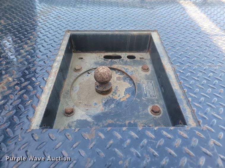 image for item LQ9097 2019 Chevrolet Silverado 1500  Crew Cab flatbed pickup truck