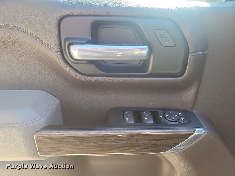 image for item LQ9097 2019 Chevrolet Silverado 1500  Crew Cab flatbed pickup truck