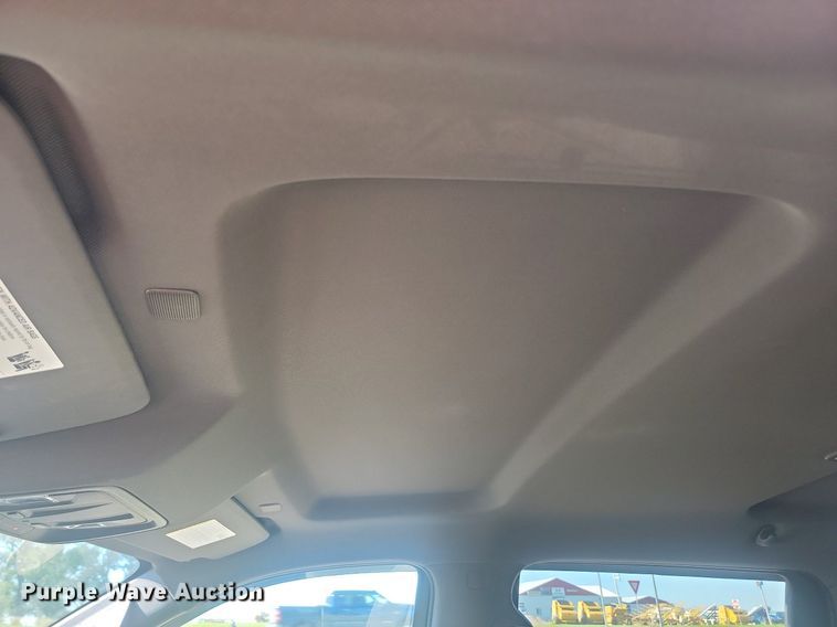 image for item LQ9097 2019 Chevrolet Silverado 1500  Crew Cab flatbed pickup truck