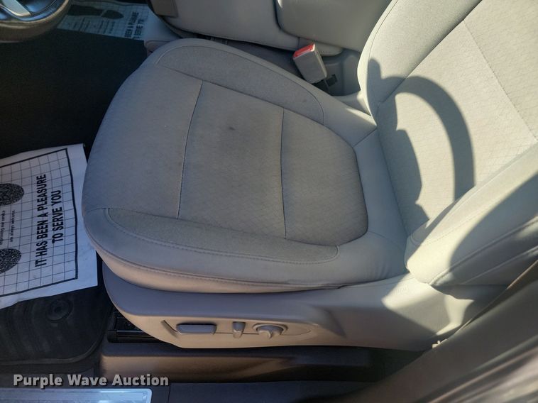 image for item LQ9097 2019 Chevrolet Silverado 1500  Crew Cab flatbed pickup truck