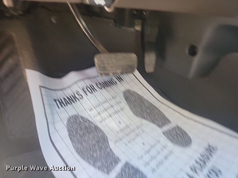 image for item LQ9097 2019 Chevrolet Silverado 1500  Crew Cab flatbed pickup truck