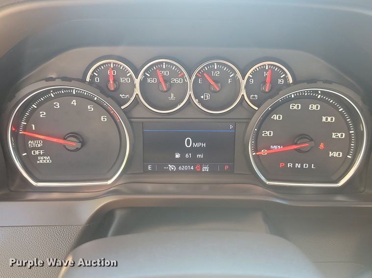 image for item LQ9097 2019 Chevrolet Silverado 1500  Crew Cab flatbed pickup truck