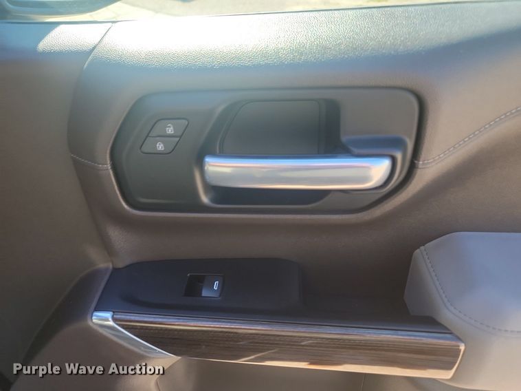 image for item LQ9097 2019 Chevrolet Silverado 1500  Crew Cab flatbed pickup truck