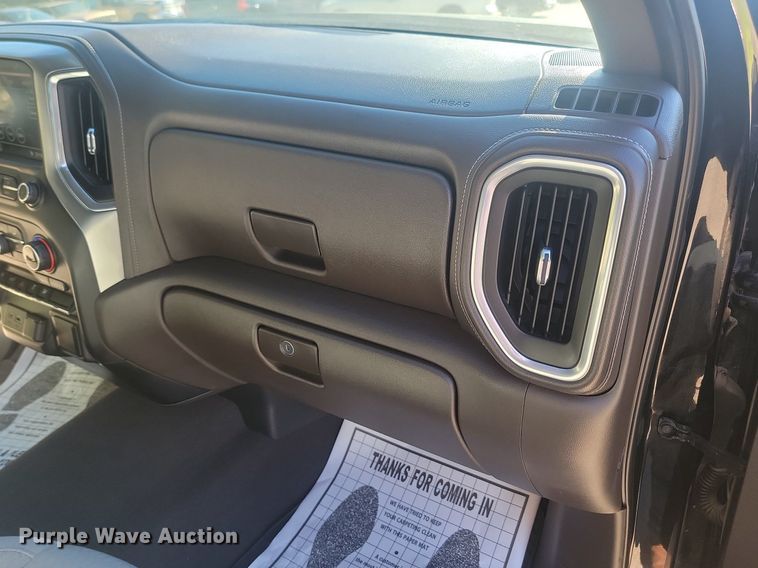 image for item LQ9097 2019 Chevrolet Silverado 1500  Crew Cab flatbed pickup truck