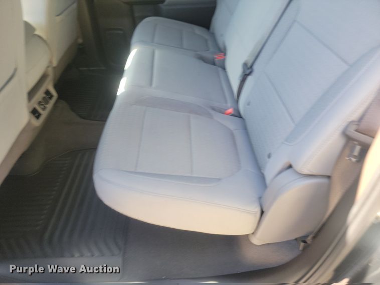 image for item LQ9097 2019 Chevrolet Silverado 1500  Crew Cab flatbed pickup truck