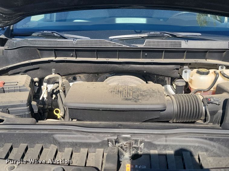 image for item LQ9097 2019 Chevrolet Silverado 1500  Crew Cab flatbed pickup truck