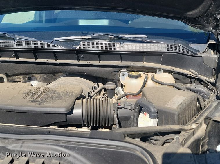 image for item LQ9097 2019 Chevrolet Silverado 1500  Crew Cab flatbed pickup truck