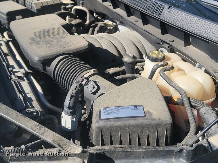 image for item LQ9097 2019 Chevrolet Silverado 1500  Crew Cab flatbed pickup truck