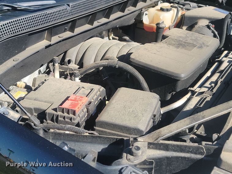 image for item LQ9097 2019 Chevrolet Silverado 1500  Crew Cab flatbed pickup truck