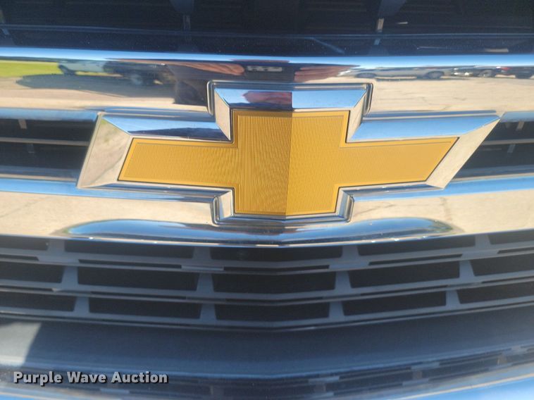 image for item LQ9097 2019 Chevrolet Silverado 1500  Crew Cab flatbed pickup truck