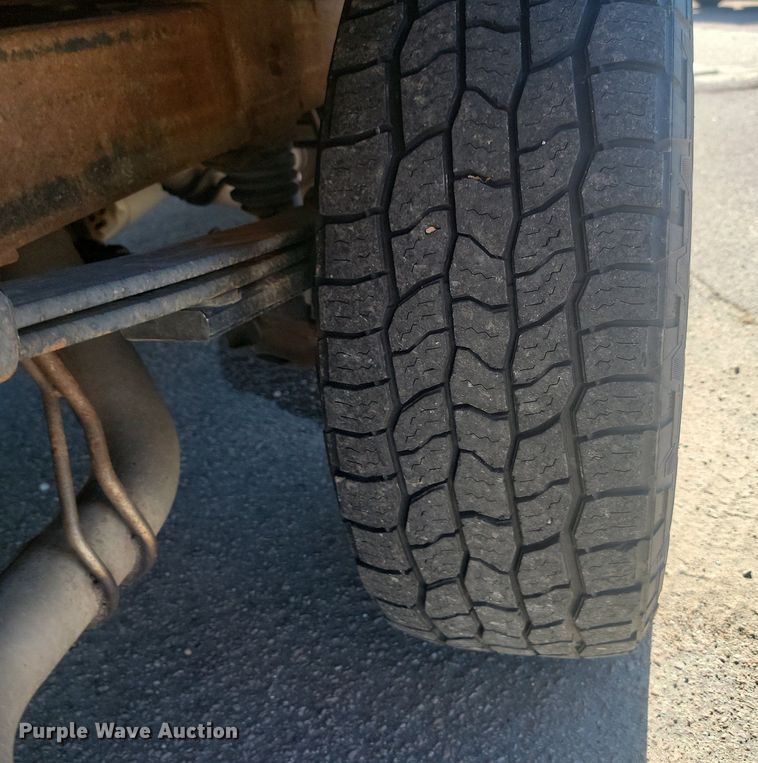 image for item LQ9097 2019 Chevrolet Silverado 1500  Crew Cab flatbed pickup truck