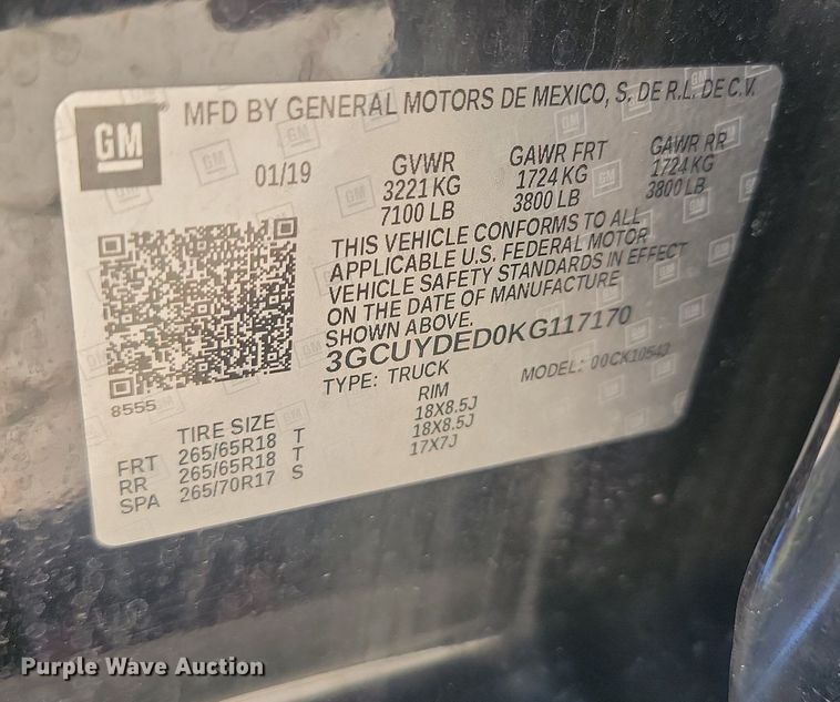 image for item LQ9097 2019 Chevrolet Silverado 1500  Crew Cab flatbed pickup truck