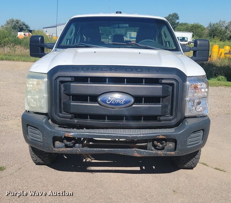 image for item LQ9098 2011 Ford F250 Super Duty XL  Crew Cab flatbed pickup truck