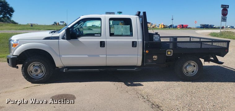 image for item LQ9098 2011 Ford F250 Super Duty XL  Crew Cab flatbed pickup truck