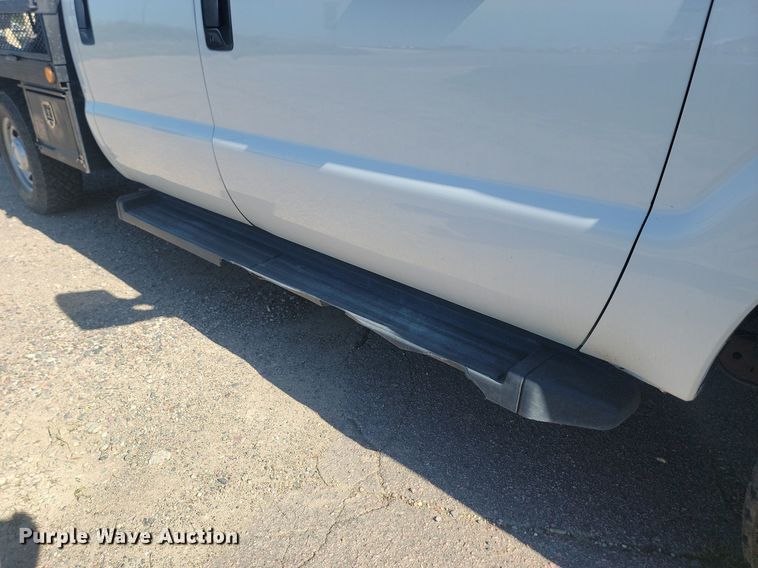 image for item LQ9098 2011 Ford F250 Super Duty XL  Crew Cab flatbed pickup truck