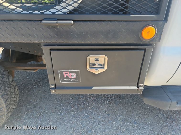 image for item LQ9098 2011 Ford F250 Super Duty XL  Crew Cab flatbed pickup truck