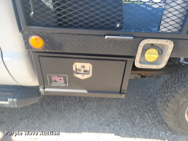 image for item LQ9098 2011 Ford F250 Super Duty XL  Crew Cab flatbed pickup truck