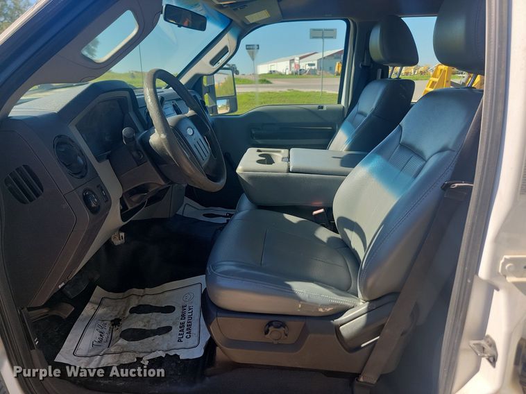 image for item LQ9098 2011 Ford F250 Super Duty XL  Crew Cab flatbed pickup truck