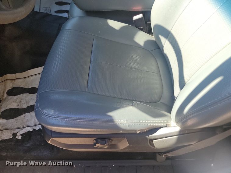 image for item LQ9098 2011 Ford F250 Super Duty XL  Crew Cab flatbed pickup truck