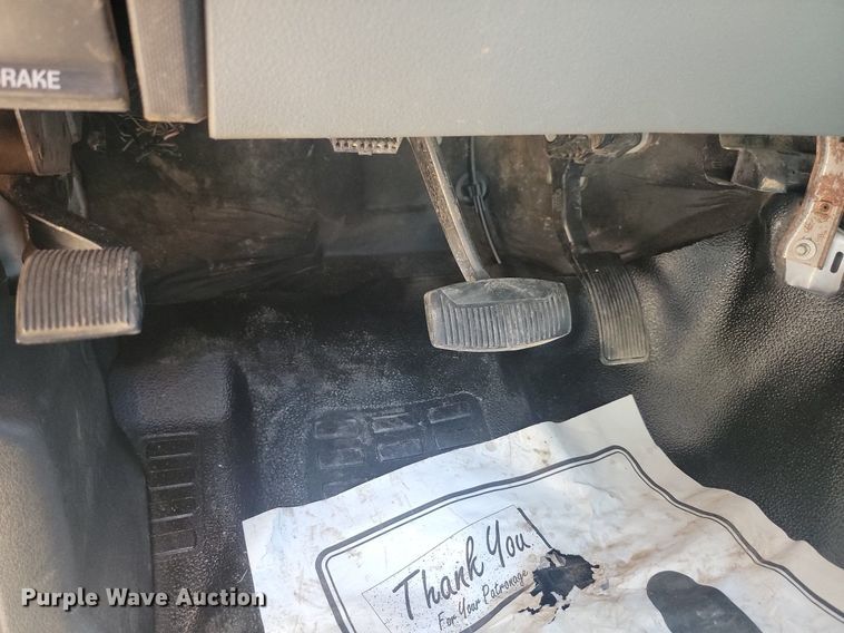 image for item LQ9098 2011 Ford F250 Super Duty XL  Crew Cab flatbed pickup truck